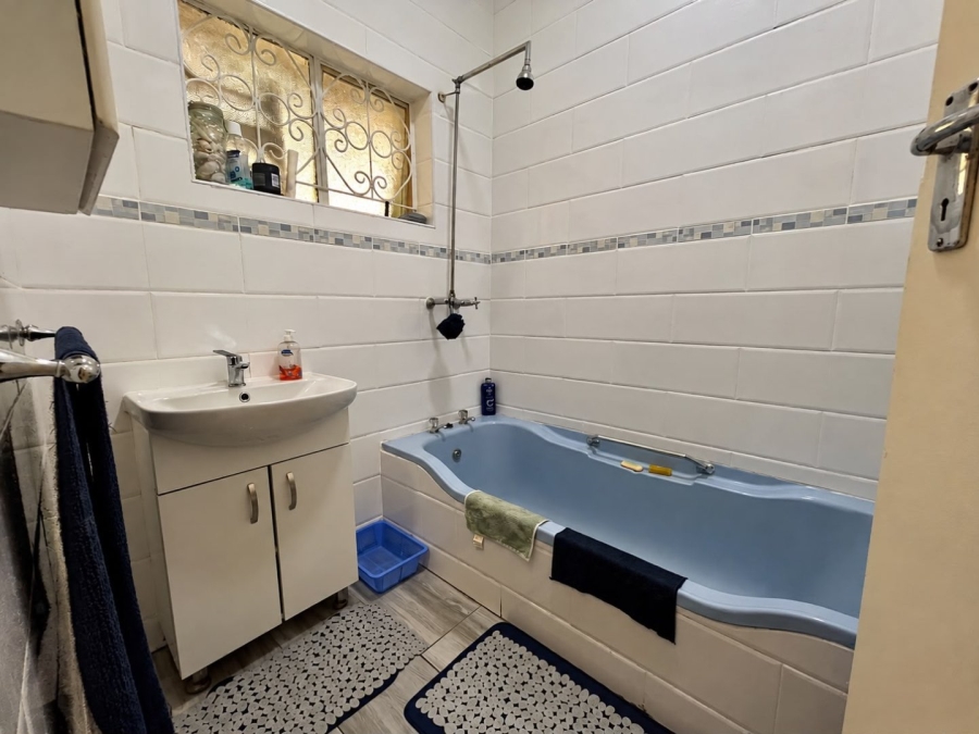 3 Bedroom Property for Sale in Van Riebeeck Hoogte Eastern Cape